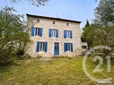 maison 7 pièces 230 m²