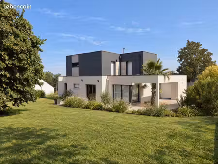 maison contemporaine de 2015 – 141 m² – terrain de 2 000 m²