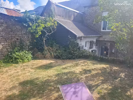 belle maison en pierre  entièrement rénovée avec sa belle terrasse  un jardin et dépendanc