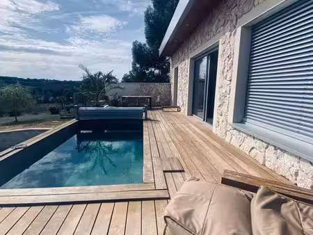 propriété de 2024  220m2  sous sol total et grand jardin