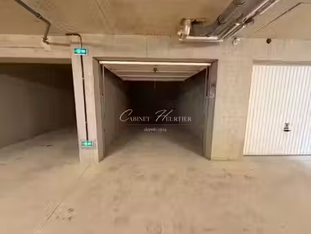 garage fermé de 18.76 m² à louer  résidence neuve la tron