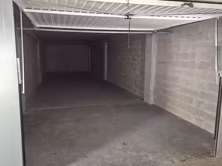 a louer très grand double/triple garage - lorient centre