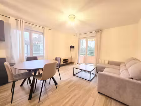 t2 meublé avec terrasse