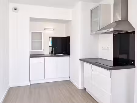 t2 au calme avec parking à loos