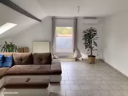 appartement 3 pièces 48m² — dernier étage  balcon  2 parkings — 930/mois cc