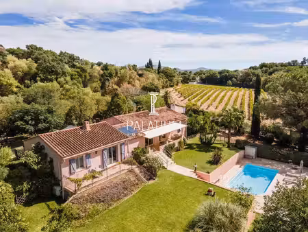 coup de cœur au calme : maison de plain-pied avec piscine  jardin et logement indépendant