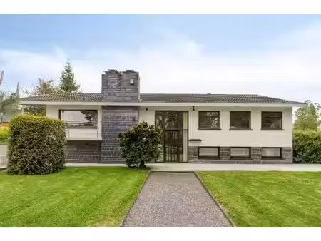 villa op ruim perceel in ronse te koop!