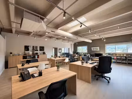 exclusivité – local d’activité à vendre – grasse – 940 m² avec terrain privatif de 1 550 m
