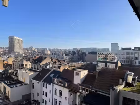 lumineux appartement 1-chambre avec vue et air conditionné