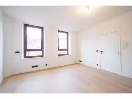 bureau de 30 75 m² avec terrasse et cave