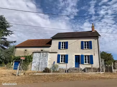 maison de campagne avec 8211 m2 de terrai;