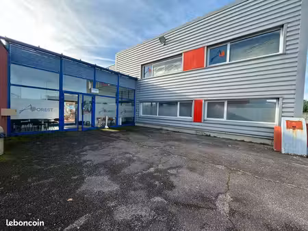 local bureaux 808 m²