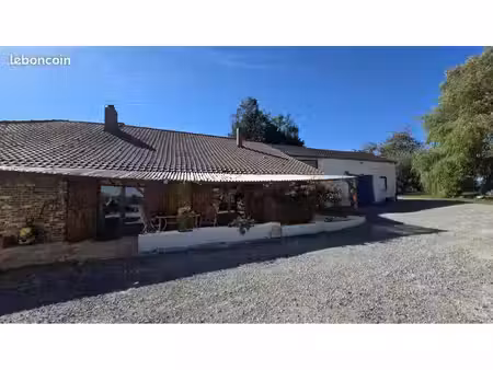 fermette à conforter sur 4700 m² de terrain  cadre exceptionnel entre larouillies et la fl