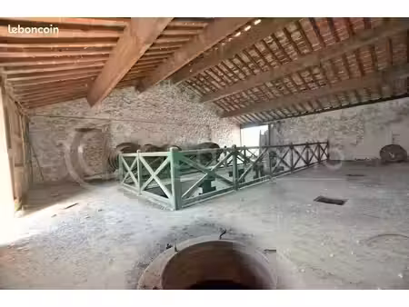 bâtiment 350m² à rénover