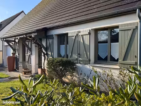 maison spacieuse  lumineuse  entretenue avec grand jardin sans vis à vis