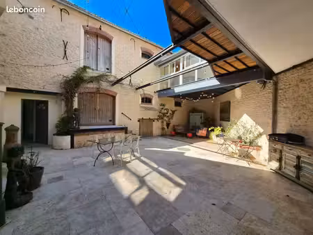 méreville  maison atypique avec petit théâtre  cinéma