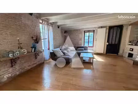 maison 9 pièces 240 m²