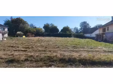vends terrain à bâtir