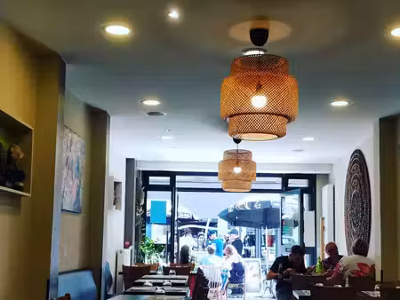 restaurant thaï – 73 m² + 3 chambres + cave + extraction – 70 000