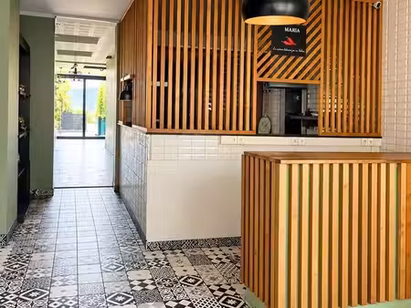 local commercial 85 m² croix