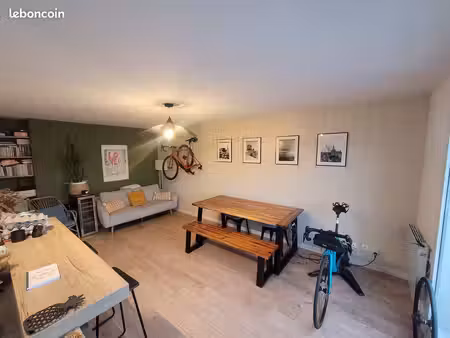 appartement t3 lumineux de 63 m2 avec balcon et parking - cormontaigne 1050 euros/mois