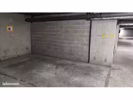 parking sécurisé à louer — centre-ville la courneuve (en face de la mairie)