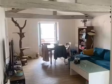 appartement t3 mansardé lumineux – centre de bazas – 58 m²