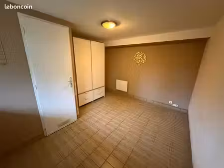 location pièce / box 9m2