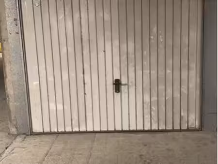garage à louer villeurbanne gratte ciel