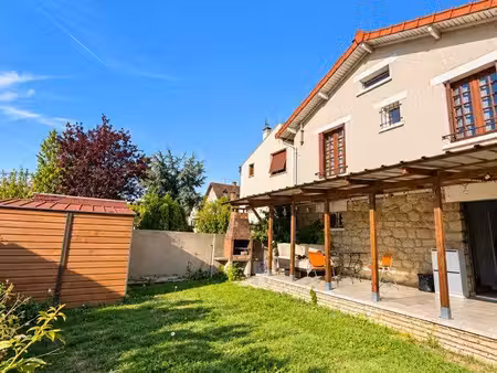 maison meublée avec jardin  env. 80 m² utiles  champigny