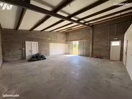 local artisanal 200 m² – bureaux + atelier + espace couvert – terrain 1 165 m²