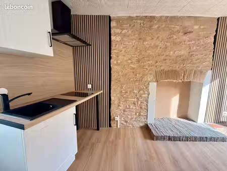 studio rénové avec balcon