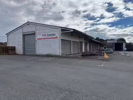 location hangars de 650m2 et 950m2 avec bureaux sur mazingarbe avec parking  clôturé