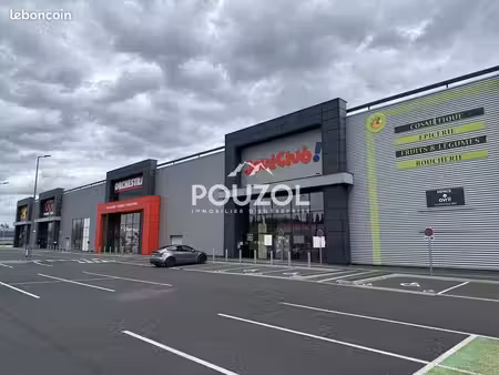 local commercial 1238 m² clermont-ferrand