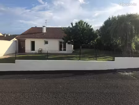 maison familiale mitoyenne par le garage  3 chambres avec jardin  garage et terrasse sur u