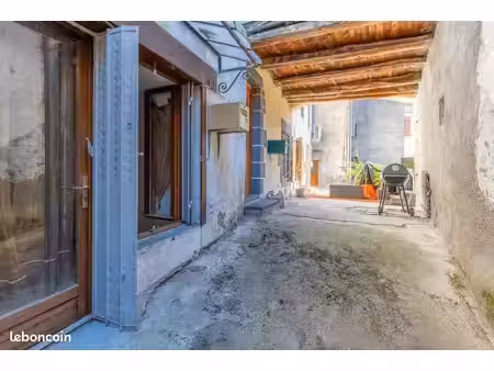 combronde 63460  maison de ville rénovée  3 chres  appentis  combles aménageables 87500 eu