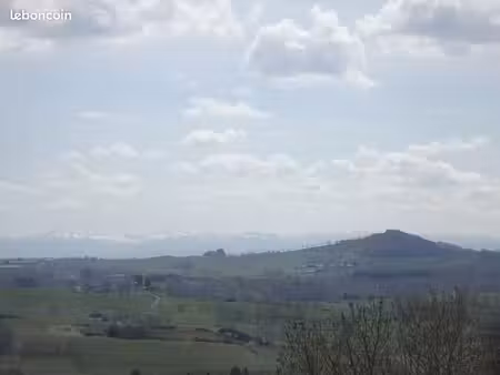 grande maison à 1100 m altitude à coté du village de la tour d'auvergne