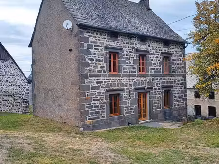 maison en pierres avec toit en lauze