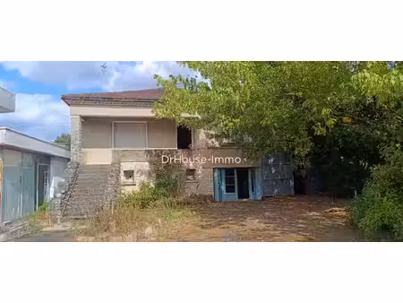 maison avec sous-sol + garage + station serviceavec terrain de 4400m²