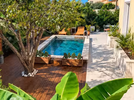 villa 3 facest4  r+1  de 117 m2 habitables avec piscine et g