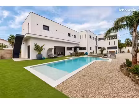 maison 505m2 avec piscine dont 3 appartements à pia
