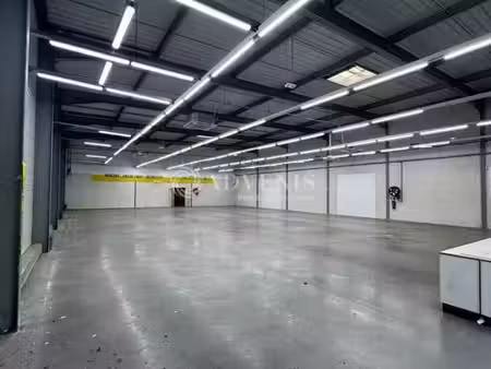 local commercial 745 m²