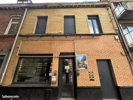 local commercial 85 m² croix