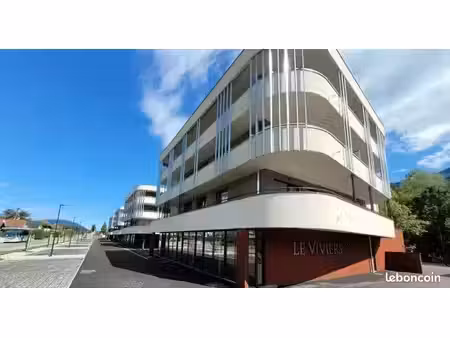 grand local commercial neuf – 233 m² – forte visibilité – viviers-du-lac