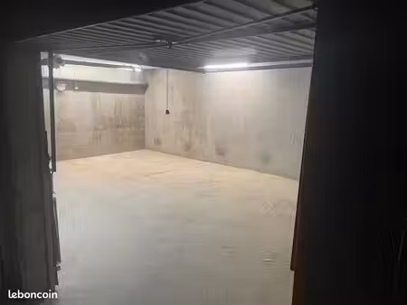 box souterrain 35 m² avec électricité – porte 2 20 x 2 00 m – à 100 m de la douane de croi