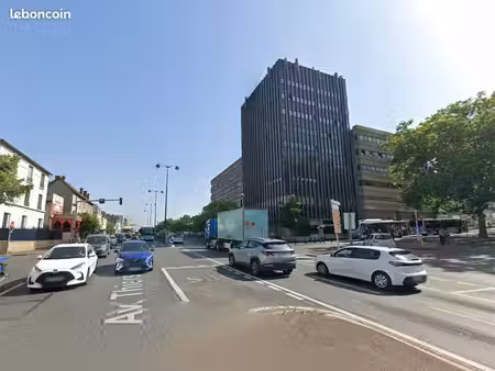 boutique 72 m² melun