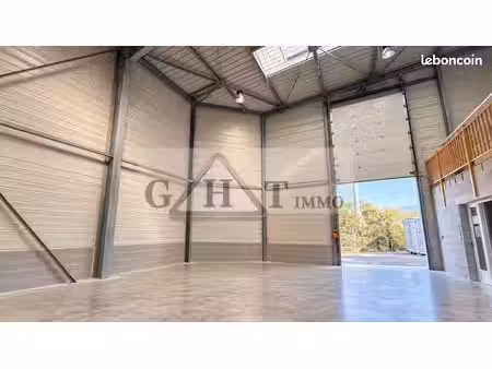 local industriel 366 m²