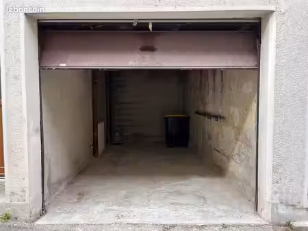 garage / box • centre ville de bray