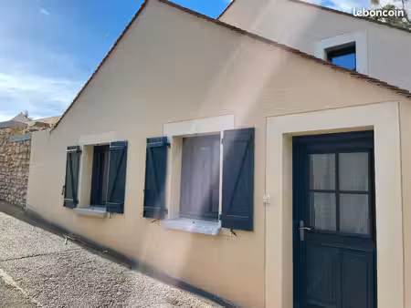 t2 meublé 27 m² – plein centre de chambourcy