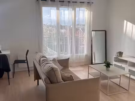 t2 lumineux entièrement rénové - balcon + parking - meublé neuf à mantes-la-ville